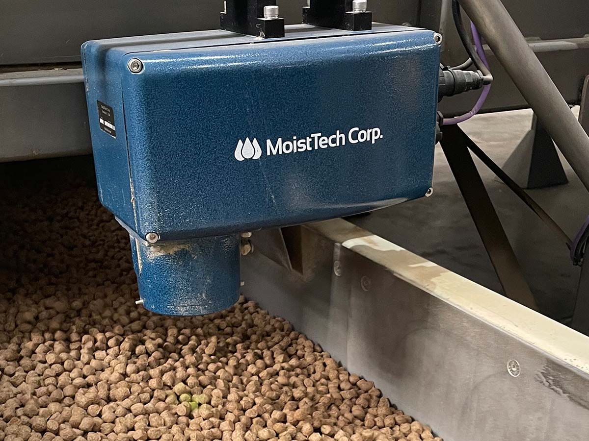 moist tech scanning dog food