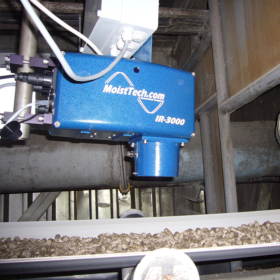 MoistTech sensor above wood chips
