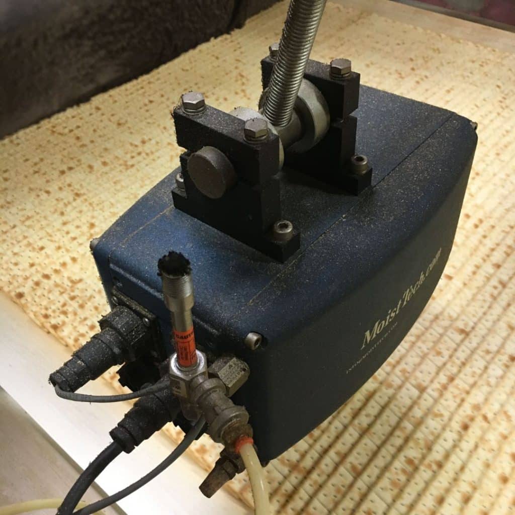 MoistTech measuring crackers
