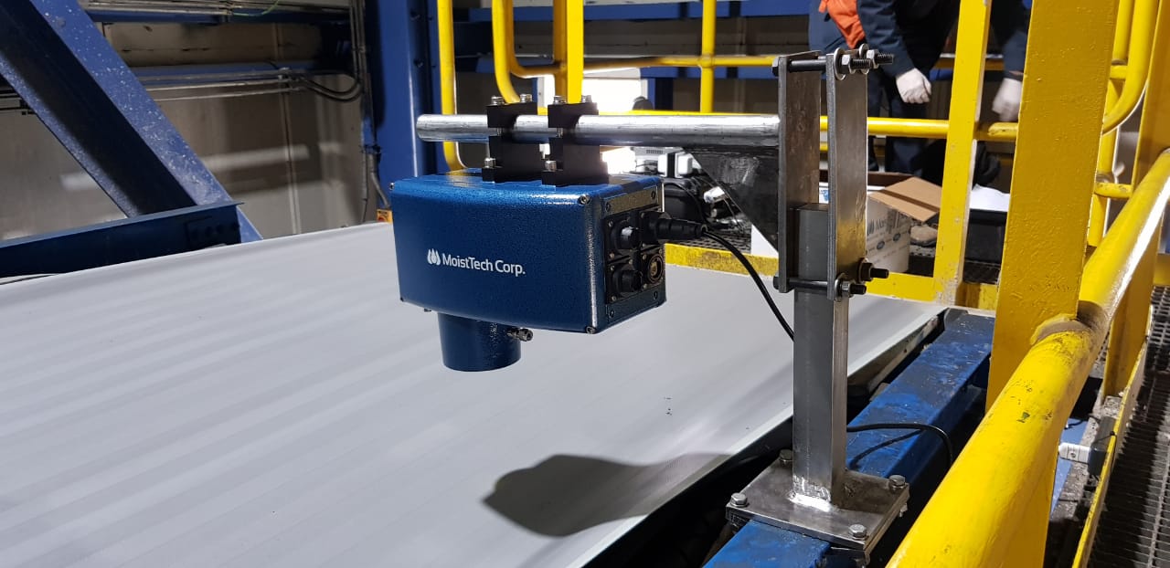 MoistTech IR300 sensing moisture over a film sheet